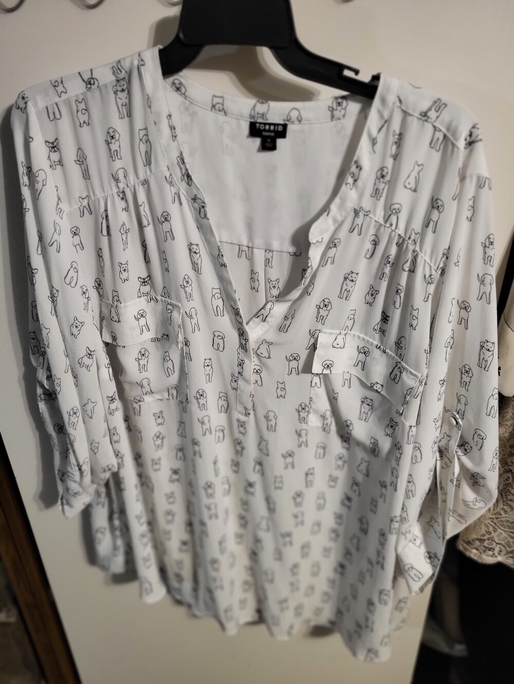 TORRID ANIMAL PRINT (DOGS) SHEER BUTTON DOWN SZ 6X